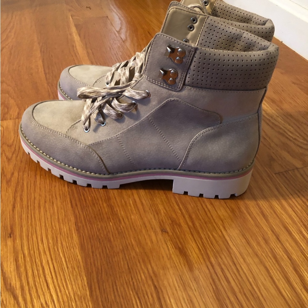 One day sale!!NWOT Sole Society size 10 boot